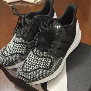 NEW ADIDAS TENNIS SHOES  8.5M/10W